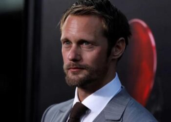 Murderbot : Alexander Skarsgård, protagoniste de la nouvelle série de science-fiction Apple TV+