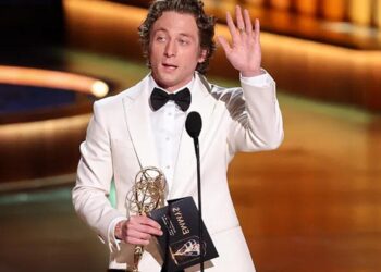 Emmy 2023, Jeremy Allen White sur sa victoire.  "Merci d'avoir cru en moi alors que je ne croyais même pas en moi"