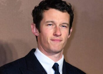 Neuromancien : Callum Turner, protagoniste de la série télévisée Apple TV+ basée sur le roman du même nom de William Gibson