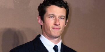 Neuromancien : Callum Turner, protagoniste de la série télévisée Apple TV+ basée sur le roman du même nom de William Gibson