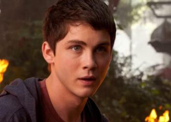 Percy Jackson : La star de la série et le protagoniste du film ensemble sur une nouvelle photo