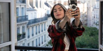 Emily In Paris - Saison 4 : tournage en Italie !  Lily Collins affiche un look impeccable (PHOTO)