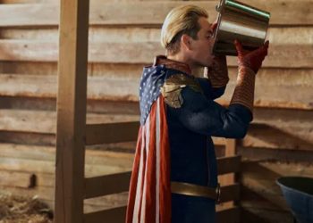 The Boys : Antony Starr révèle l'origine du fétichisme du lait de Homelander : "C'est devenu une chose vraiment amusante"