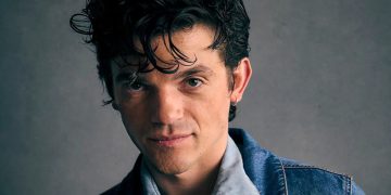 The Seven Dials Mystery : la star de My Lady Jane, Edward Bluemel, au casting de la série Netflix