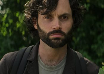 Penn Badgley emmène les fans dans les coulisses et annonce la fin du tournage de You (VIDEO)