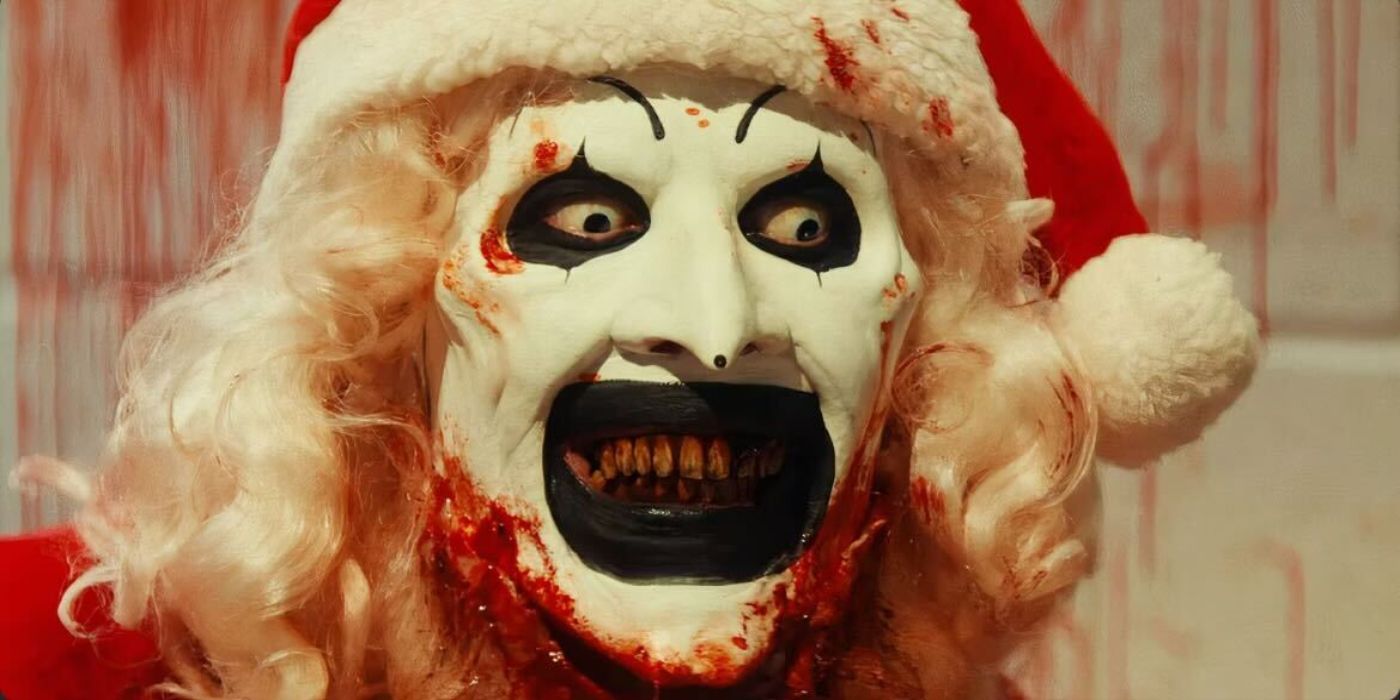 Art le Clown regarde Mia dans les yeux dans Terrifier 3. 