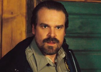 Stranger Things : Le retour de ce personnage dans la saison 5 est d'une grande importance pour l'histoire de Hopper